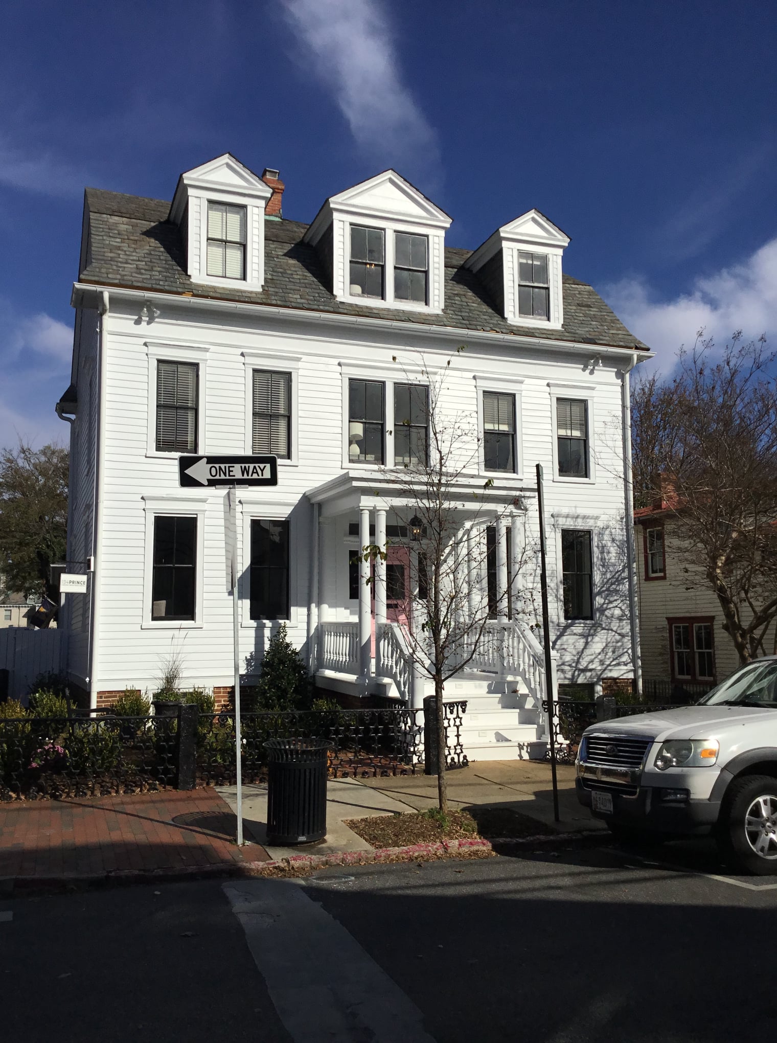 Black and white house Annapolis